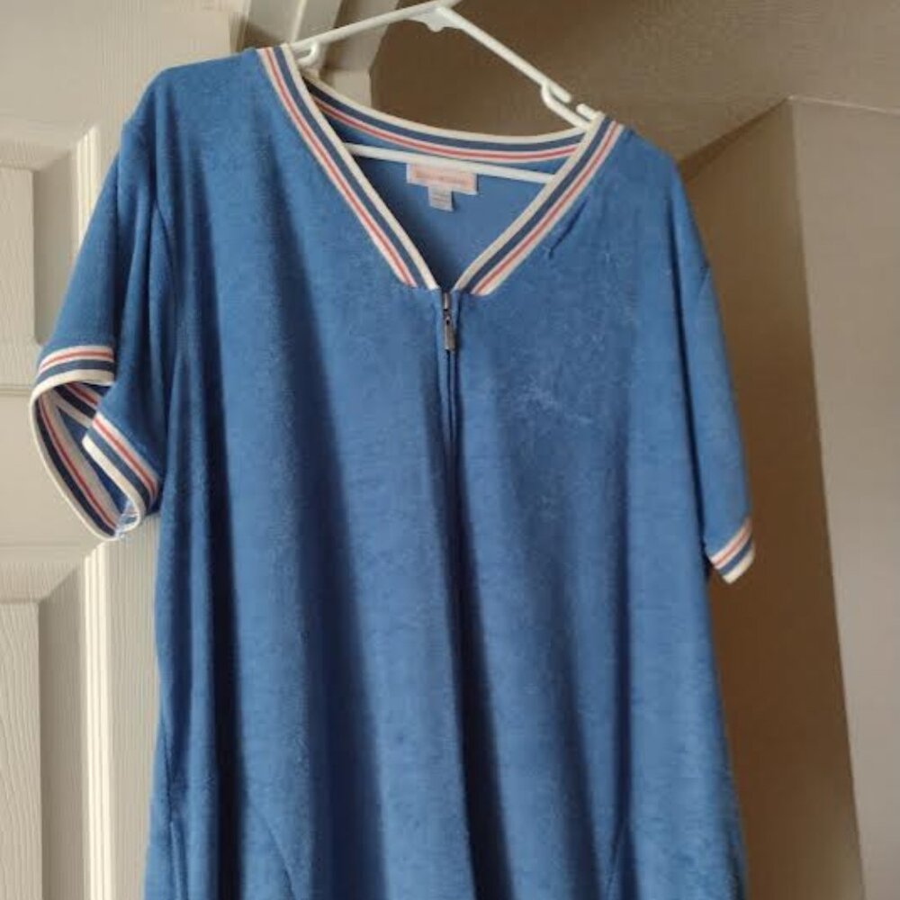 Stanherman Robe  Size XL From QVC